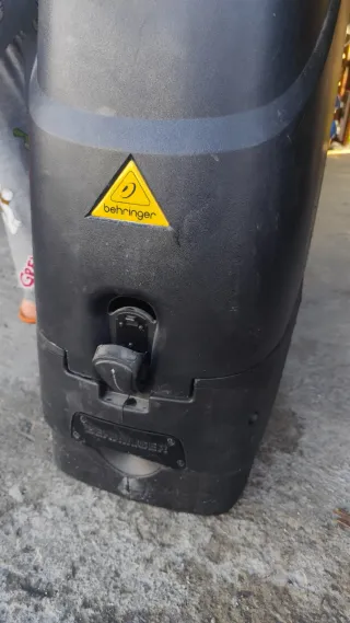 Altavoces Pasivos Behringer Negros