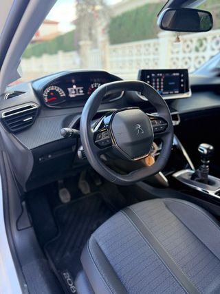 Peugeot 208 Allure 6 Marchas 2022