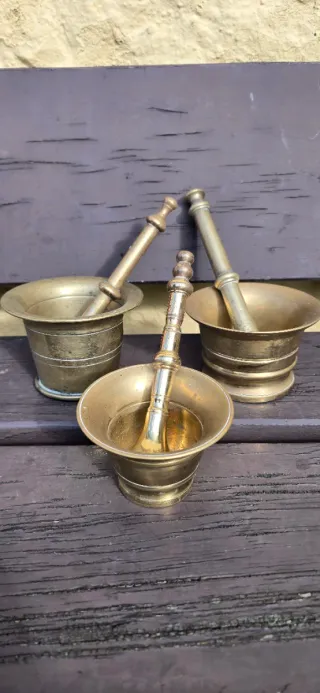 Morteros de bronce antiguos