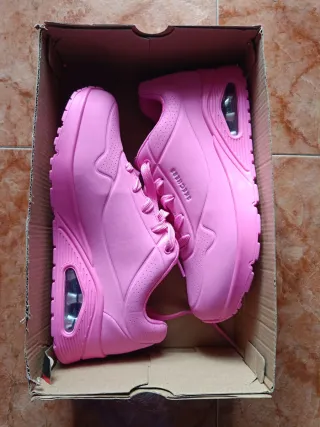 Zapatillas Skechers sin estrena precio tienda 80€