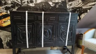 Mueble antiguo de madera negro de origen para refo