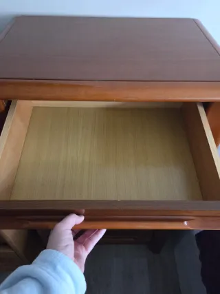 Mesitas de noche antiguas de madera. 25 cada una