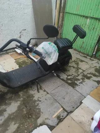 Moto Eléctrica Scooter Negra