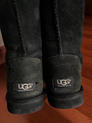 Botas UGG pretas cano médio