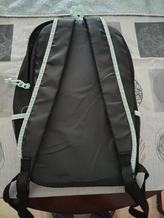 Mini mochila Tenth negra y verde