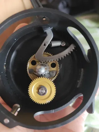 Carrete de pesca semiautomático