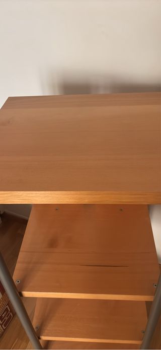 Mueble estantería con ruedas