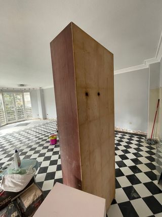 Armario lacado rosa de madera