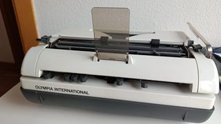 Máquina de escribir portátil Olympia Monica S