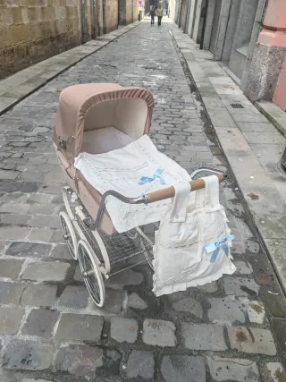 Carrito de bebé clásico beige