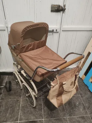 Carrito de bebé clásico beige