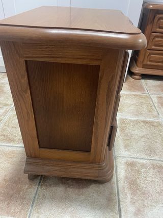 Mesita de noche de roble macizo