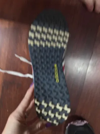 Zapatillas Adidas grises y blancas