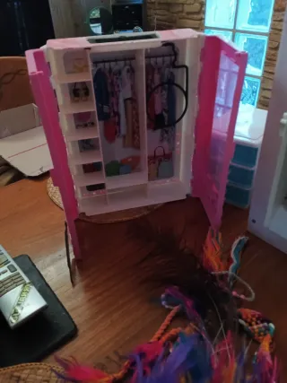 Armarios Barbie 2 unidades más cajonera y accesori