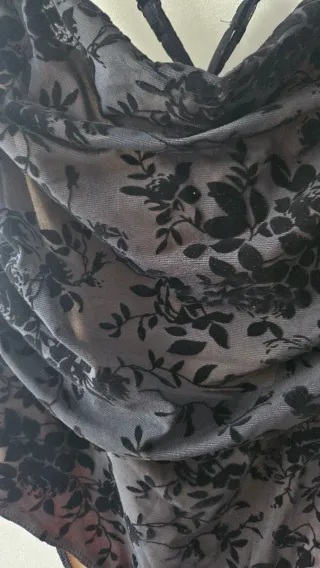 Body negro terciopelo estampado SHEIN BAE