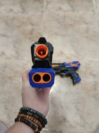 Pistolas Nerf con 10 dardos de espuma