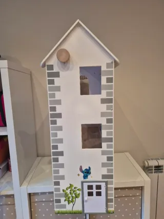 Casita de muñecas de madera