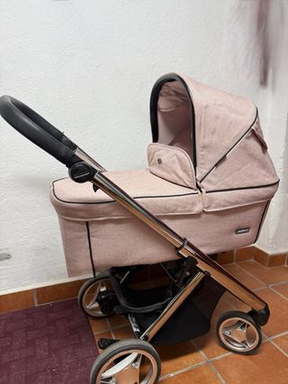 Carrito de bebé rosa