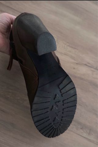 Botines Mango de Piel. Tacón Ancho 9cm. Marron