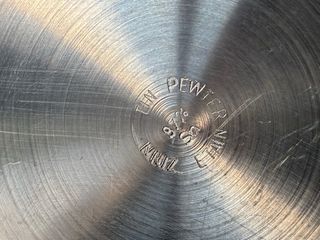 Jarra cerveza estaño con relieve