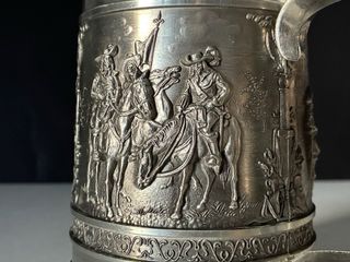 Jarra cerveza estaño con relieve