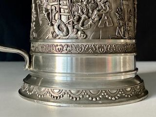 Jarra cerveza estaño con relieve