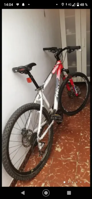 Bicicleta de Montaña Blanca y Roja