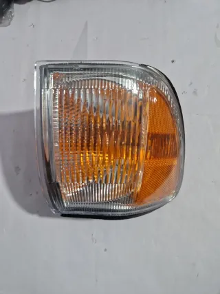 Intermitente delantero derecho