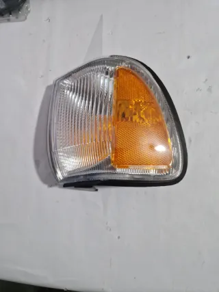 Intermitente delantero derecho