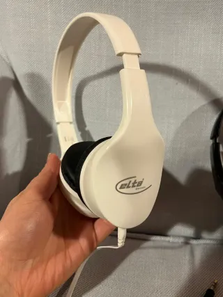 2 Cuffie con filo Bianche e Nere. Nuove