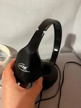 2 Cuffie con filo Bianche e Nere. Nuove