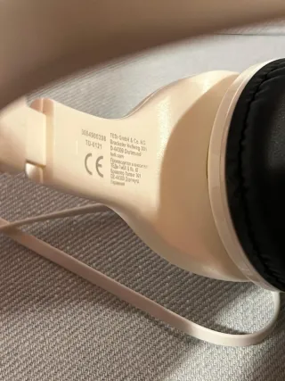 2 Cuffie con filo Bianche e Nere. Nuove