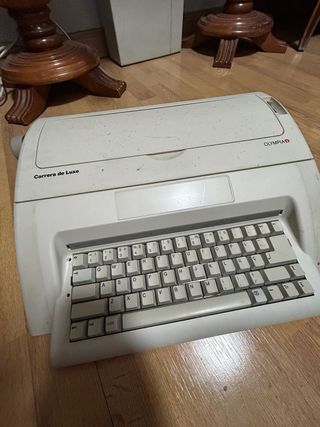 Máquina de escribir Olympia Carrera de Luxe