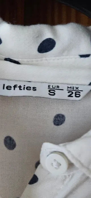 Vestido camisero de topitos