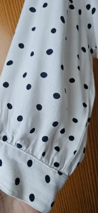 Vestido camisero de topitos