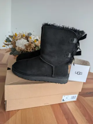 *40% Botas UGG Negras Lazos 37*