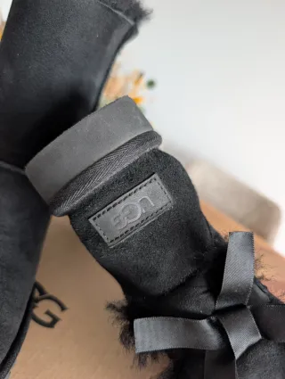 *40% Botas UGG Negras Lazos 37*