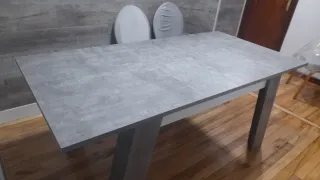 Mesa comedor extensible gris y blanco