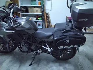 Moto Benelli Adventure Negra/Gris