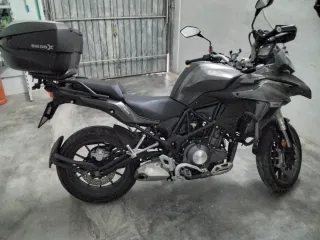 Moto Benelli Adventure Negra/Gris