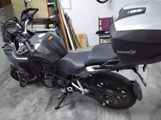 Moto Benelli Adventure Negra/Gris