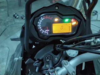 Moto Benelli Adventure Negra/Gris