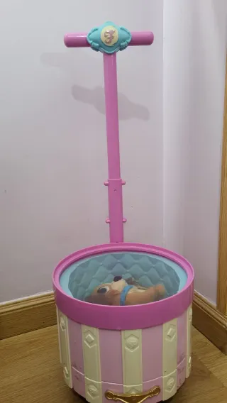 Carrito transportín peluche Reina Disney.