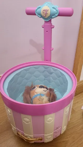 Carrito transportín peluche Reina Disney.