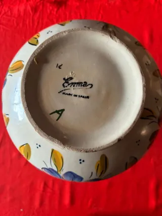 Jarrón de cerámica pintado a mano