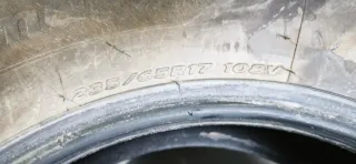 Neumáticos de coche 100 euros los 2 neumáticos 235