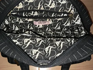 Bolso negro con rayas blancas