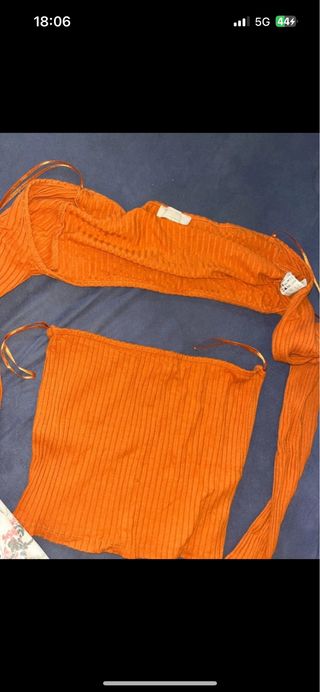 Top naranja manga larga con escote