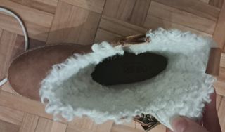 Botas marrones con hebillas y estrellas