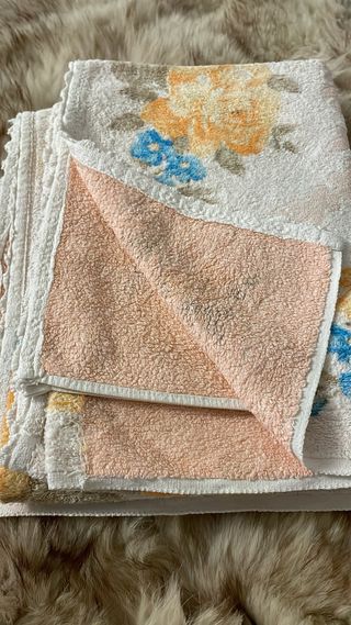 Set 2 asciugamani + 4 asciughini floreali